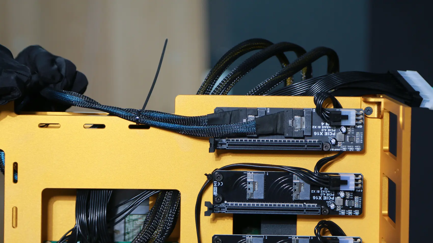 Cabling the PCIe adapters