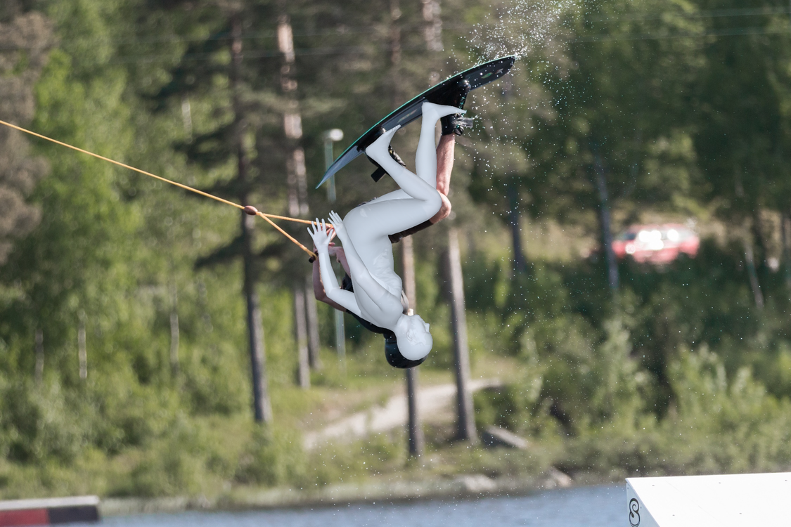 Sample 4 - 4DHumans (HMR2.0b)